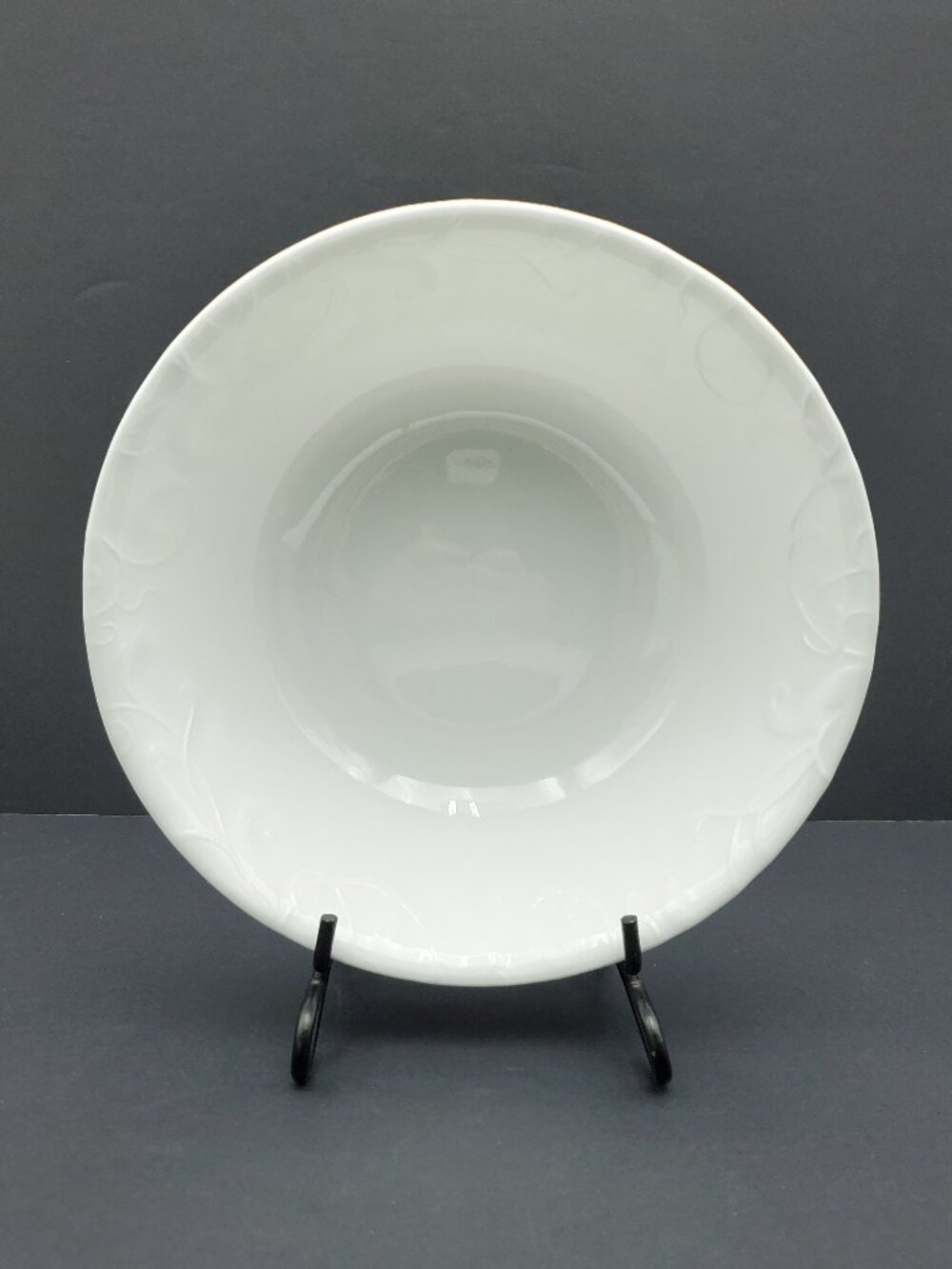 Corelle Bella Faenza Medium Vegetable Bowl Embossed White 1 Quart Serving Bowl